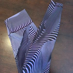 EUC, Worn once LULULEMON Seawheeze tights !